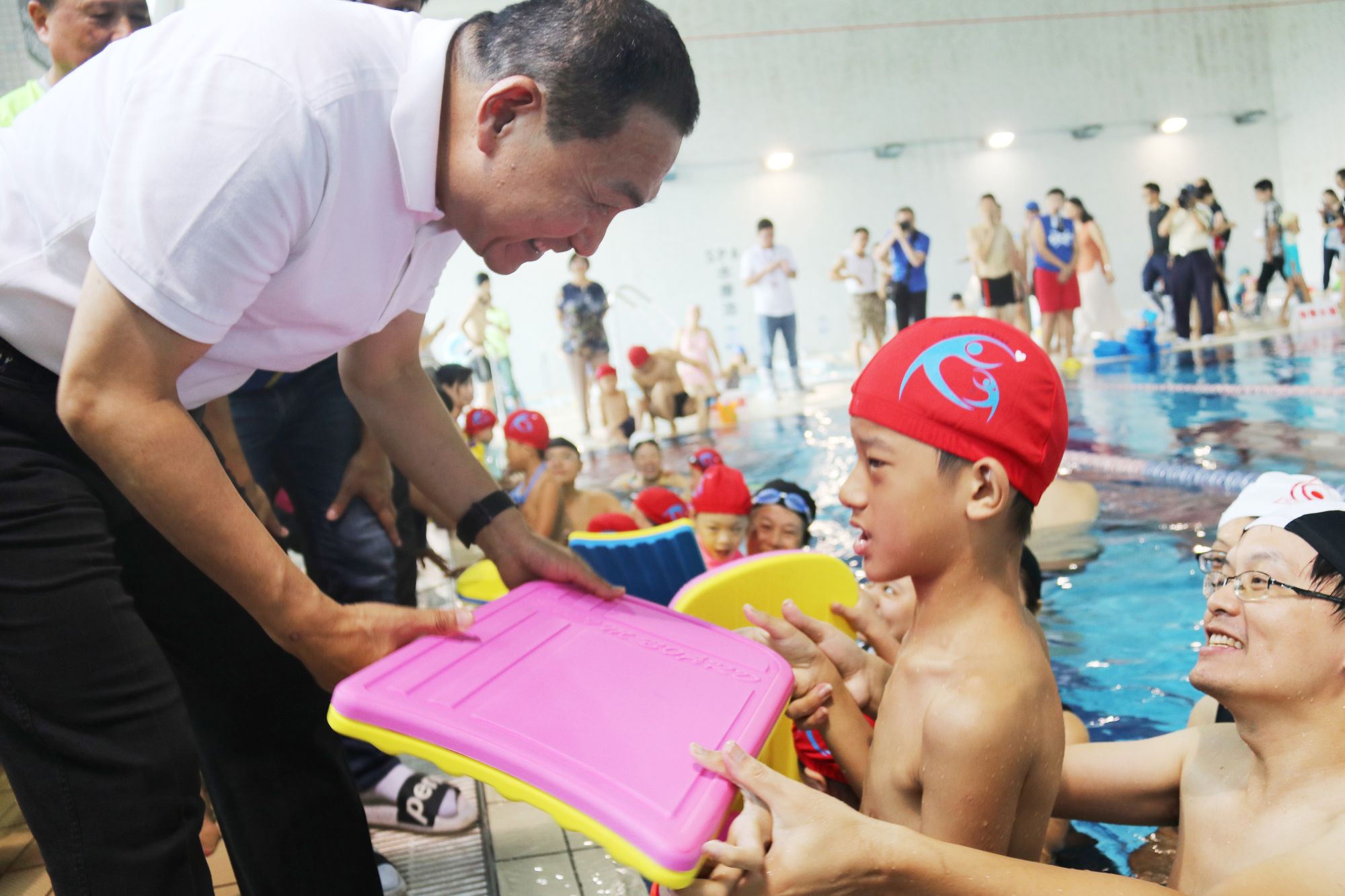 1080907樹林參與式預算辦身心障礙孩童泳課 侯友宜期勉暢游生活泳抱健康